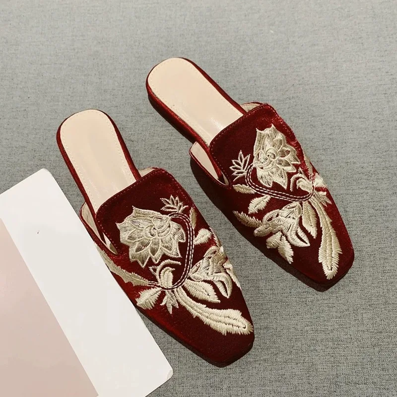 Embroidery Designer - 2026 Yeni Bayan Ayakkabı Retro Nakış