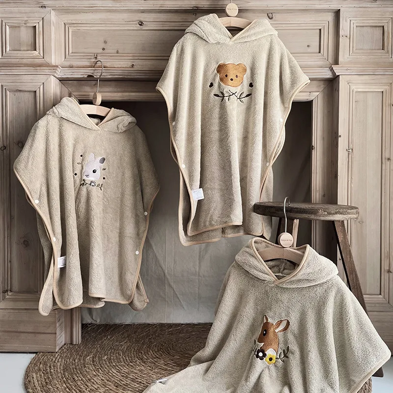 Embroidery Towel - Çocuk Mercan Polar Pelerinler Bornoz Kapşonlu