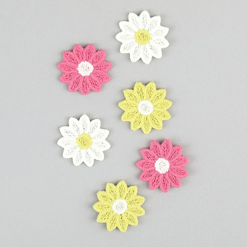 Embroidery On Socks - 30 Adet 2.5CM İşlemeli Ayçiçeği Aplikleri