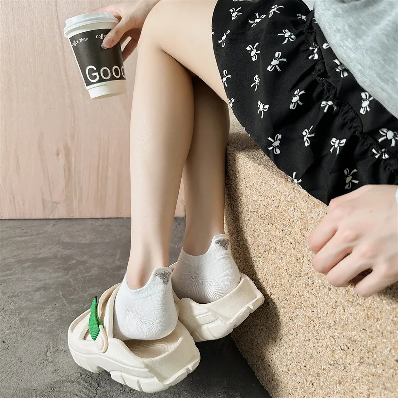 6 çift Lüks Marka Kadın Çorap  - Embroidery On Socks incelemesi ve fiyatı