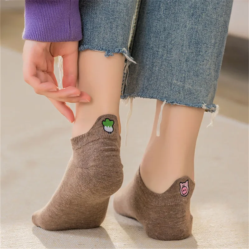 Yeni kadın sevimli nakış komik - Embroidery On Socks incelemesi ve fiyatı